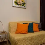 Home Apartment Near Blaha Lujza Square