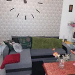Grey Orchid Apartment - Studio