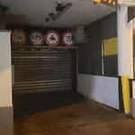 Walnut Apartman With Parking