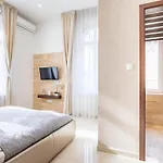 Splendid Perfectly Located Flat With Sauna