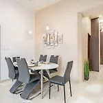 Splendid Perfectly Located Flat With Sauna