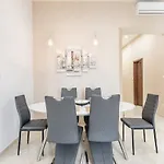 Splendid Perfectly Located Flat With Sauna
