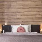 Exclusive Stylish Suite By Prestige Homes Next To The Oktogon