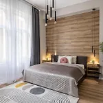 Exclusive Stylish Suite By Prestige Homes Next To The Oktogon