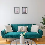 Stylish & Cozy City Center Apartment By Prestige Homes