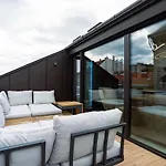 Designer City Oasis 5 Star Location Hot Tub View