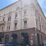 Voeroesmarty Apartment Downtown