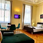 N38 Apartments By Small Home Budapest
