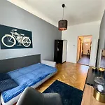 Tarsashazi Lakas Budapesten Koezel Mindenhez