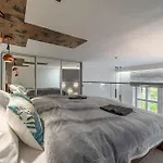 District 6Th Sense Apartment