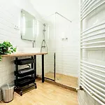 Laura Apartment