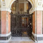 Discover Your Budapest Retreat-Walk To Parliament
