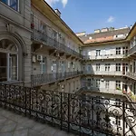Discover Your Budapest Retreat-Walk To Parliament