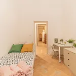 Cozy Apartment In The Heart Of Budapest, 5 Bedrooms