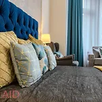 Blue Fountain Design Apartment - Hostaid