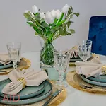 Blue Fountain Design Apartment - Hostaid