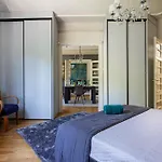 Serpentine Apartments At Buda Castle