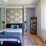 Serpentine Apartments At Buda Castle