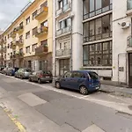 Newly Renovated!!! - Modern Apartment 10 Minutes From The Grand Boulevard
