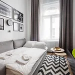 E32 - Oktogon Panorama Suite - Best Location - By Bqa