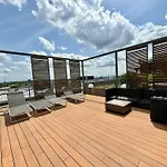 Leo Residence