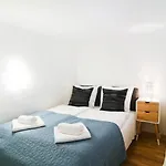 Central & Colorful Studio With Air Conditioning