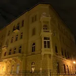 Luxury Artists Apartment On Varkert Bazaar