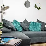 Mops Bob Apartment