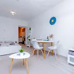 Riverside Apartment With Ac