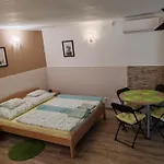 Apartment Patrícia with garden