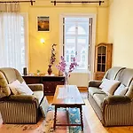 Jozsef 69 Apartment - 2Brs, 5M To Newyork Cafe