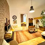 Amber Pearl Apartment 2 Rooms And 2 Bathrooms At Kalvin Square