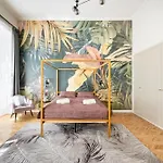 Styled Apartment Close To The River Danube.