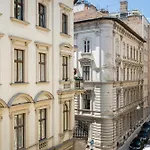 Styled Apartment Close To The River Danube.