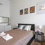 Spacious Cozy Home With 4Bedroom In The Heart Of Bp