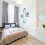 Spacious Cozy Home With 4Bedroom In The Heart Of Bp