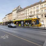 Angel Apartment With Free Garage Parking