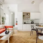 Dream Stay In Budapest-Steps To Buda Eye & Fashion Street