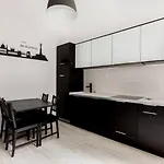 Black&White Apartment
