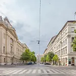 Freedom Apartment Near Parlament With Ac