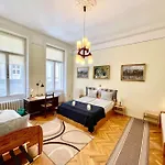 Bank5 Central Apartment