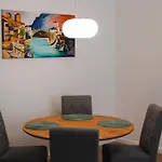 Sunny Apartment In Buda