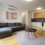 Kazinczy 2Bdr With Ac, Smart Tv