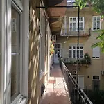 Soho Street Private Apartment 6 Persons