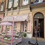 Soho Street Private Apartment 6 Persons