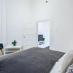 Central - Stylish - Spacious
