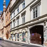Cosy & Very Central Apartment - With Ac