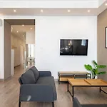 Sunny Central Three Bedroom Apartment