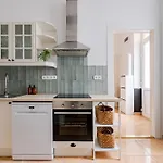 Jungle Aesthetics Downtown Apartman Aircon And Garage Parking Budapest