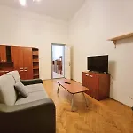 Budapest Apartment Close To New York Palace